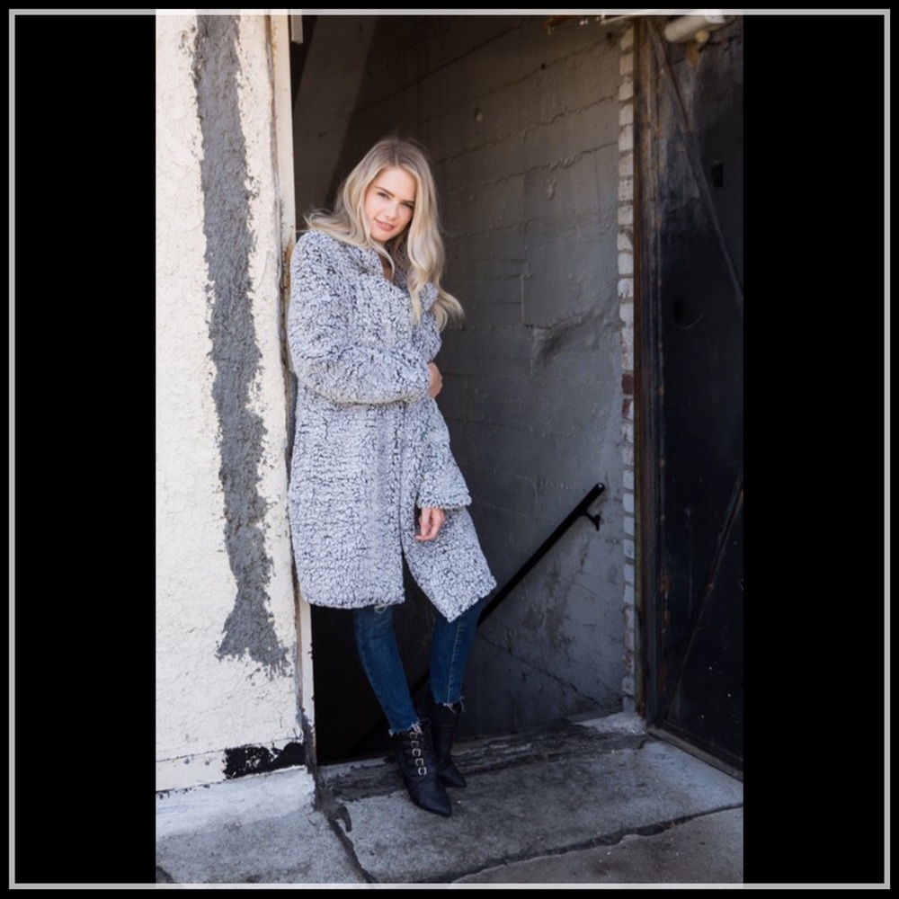 ❄️🆕5⭐️Soft Fuzzy Two-Tone Sherpa Coat - Picture 3 of 8